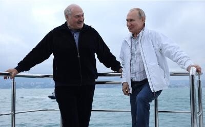 Aleksandr Lukaşenko a făcut vizite repetate la președintele Vladimir Putin, iar cei doi au petrecut deseori ore întregi la negocieri. Detaliile acestor discuții erau, însă, păstrate secrete, și niciun acord nu a fost anunțat.