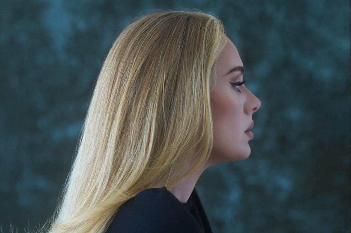 Titlul noului album al artistei britanice, "30", se referă la vârsta pe care Adele o avea atunci când a început să lucreze la noul ei disc, în urmă cu trei ani, când interpreta cântecelor "Hello" şi "Someone like you" avea pr