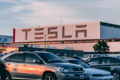Tesla anunţă un profit record, de 12,6 miliarde de dolari, în 2022 