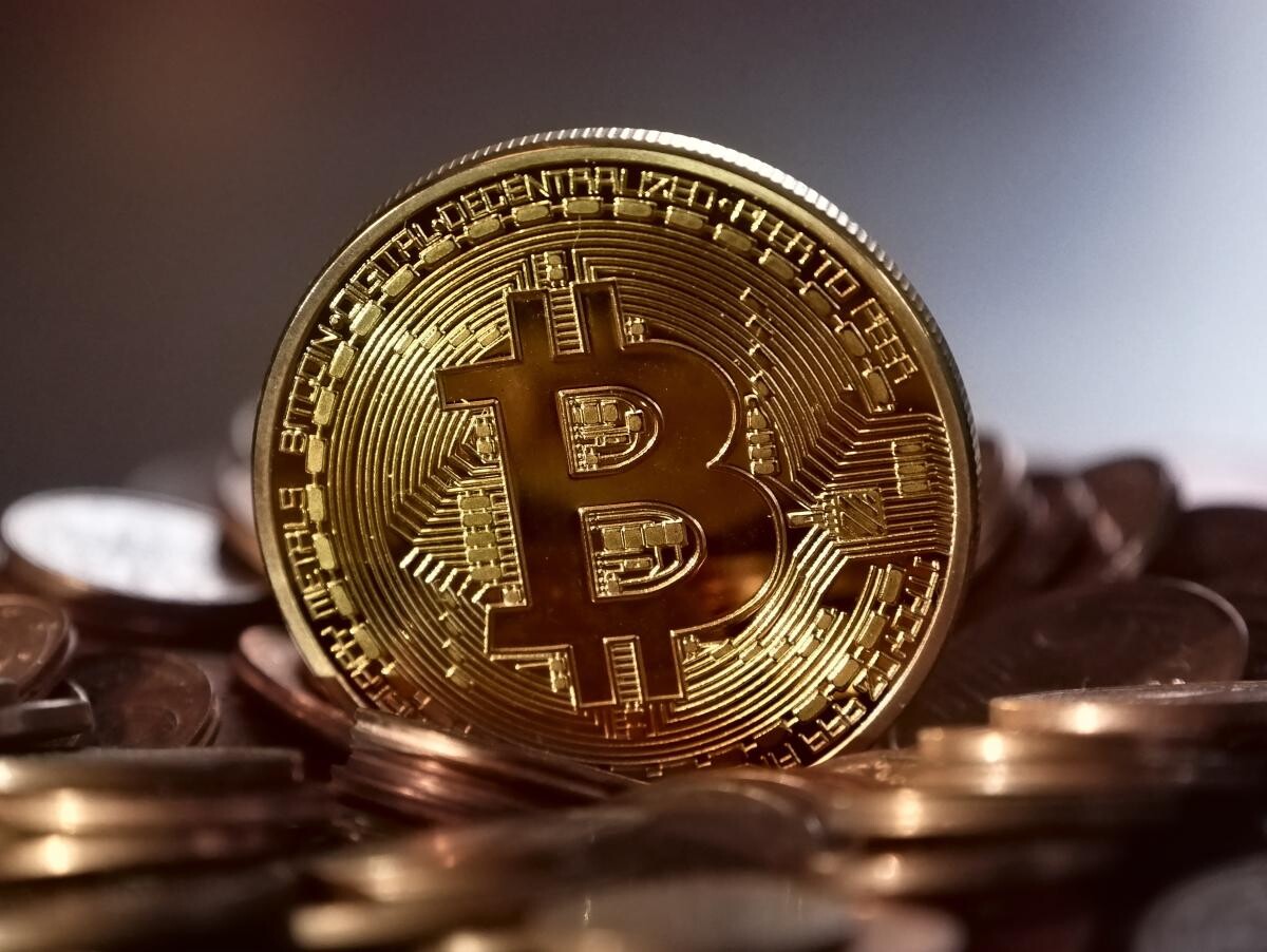 Panică pe piața criptomonedelor! Bitcoin s-a prăbușit la cel mai scăzut nivel de la sfârșitul anului 2020 / Foto: Pexels.com