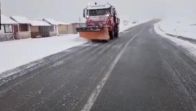 Braşov: Trafic blocat pe DN 1 şi DN 73A din cauza zăpezii