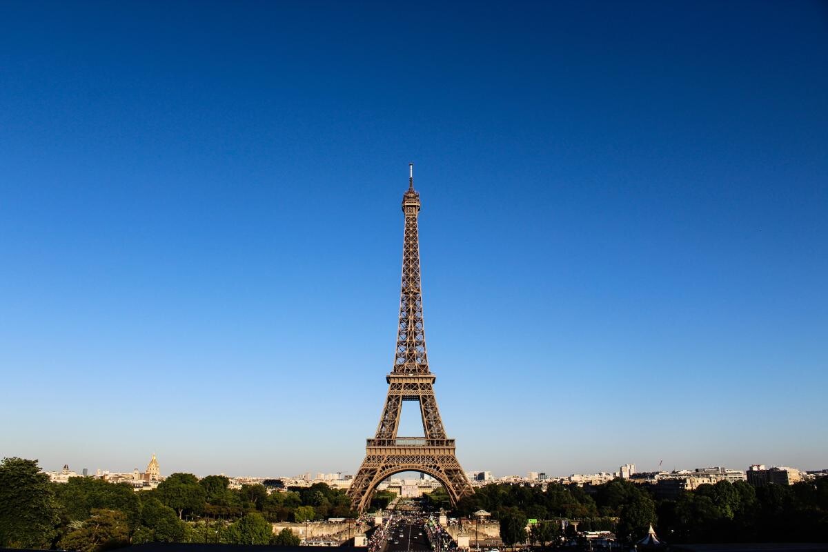 Turnul Eiffel, închis de luni din cauza unei greve