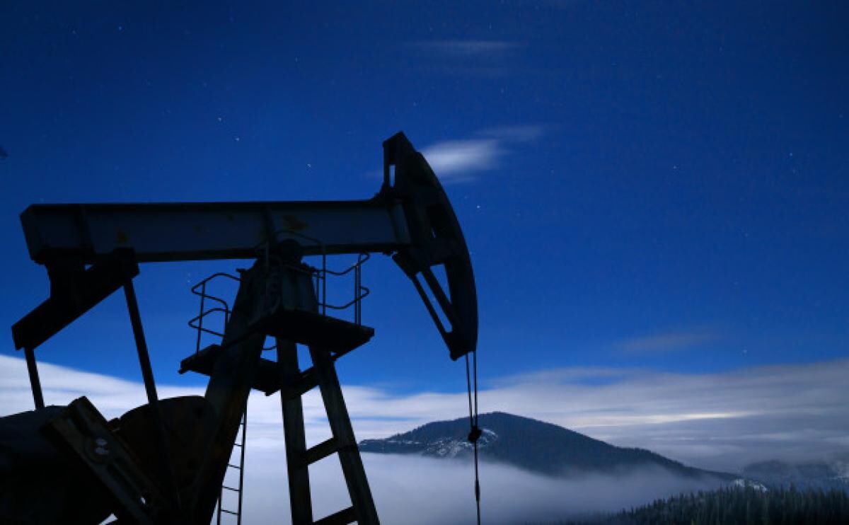 A intrat în vigoare interdicţia de vânzare a petrolului rusesc în ţările care plafonează preţul