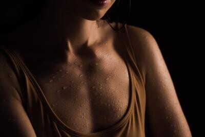 Transpiraţiile nocturne pot anunţa boli grave / Foto: Pexels