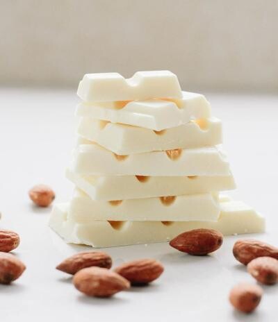 Batoane proteice cu ciocolată albă și fără zahăr, rețetă ușoară, gata în 5 minute. Sursa - Pexels