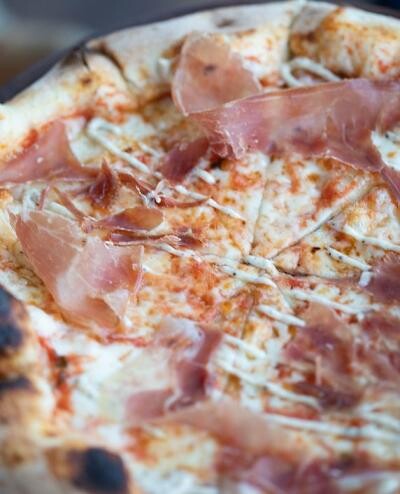 Pizza cu prosciutto și smochine - toată aroma verii într-o singură rețetă. Sursa - Pexels