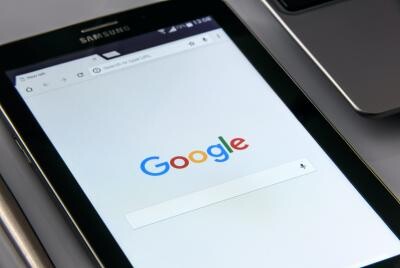 Google introduce notificări pentru utilizatori atunci când descoperă date personale în rezultatele Căutării / Sursa foto: Pexels