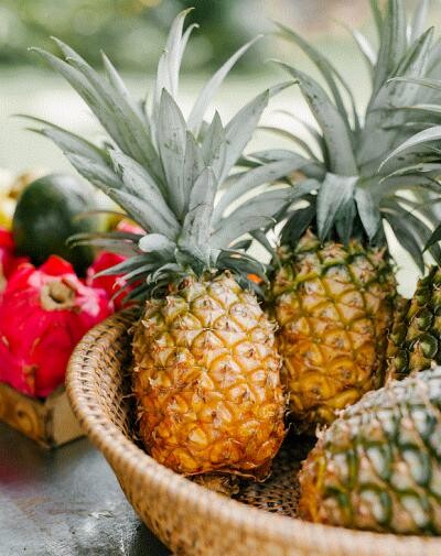 Ananas, copt cu scorțișoară - un desert bestial, care poate fi consumat și de cei care sunt la dietă. Sursa - Pexels