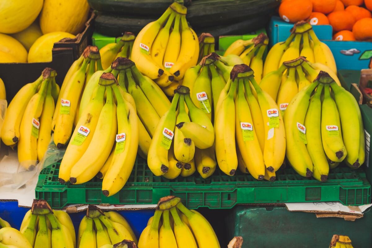 De ce e greșit să mâncăm banane cu coaja galbenă, nepătată
