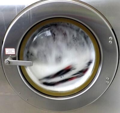 Pune muștar în mașina de spălat. Trucul gospodinele cu experiență a fost dezvăluit. Sursa - pixabay.com