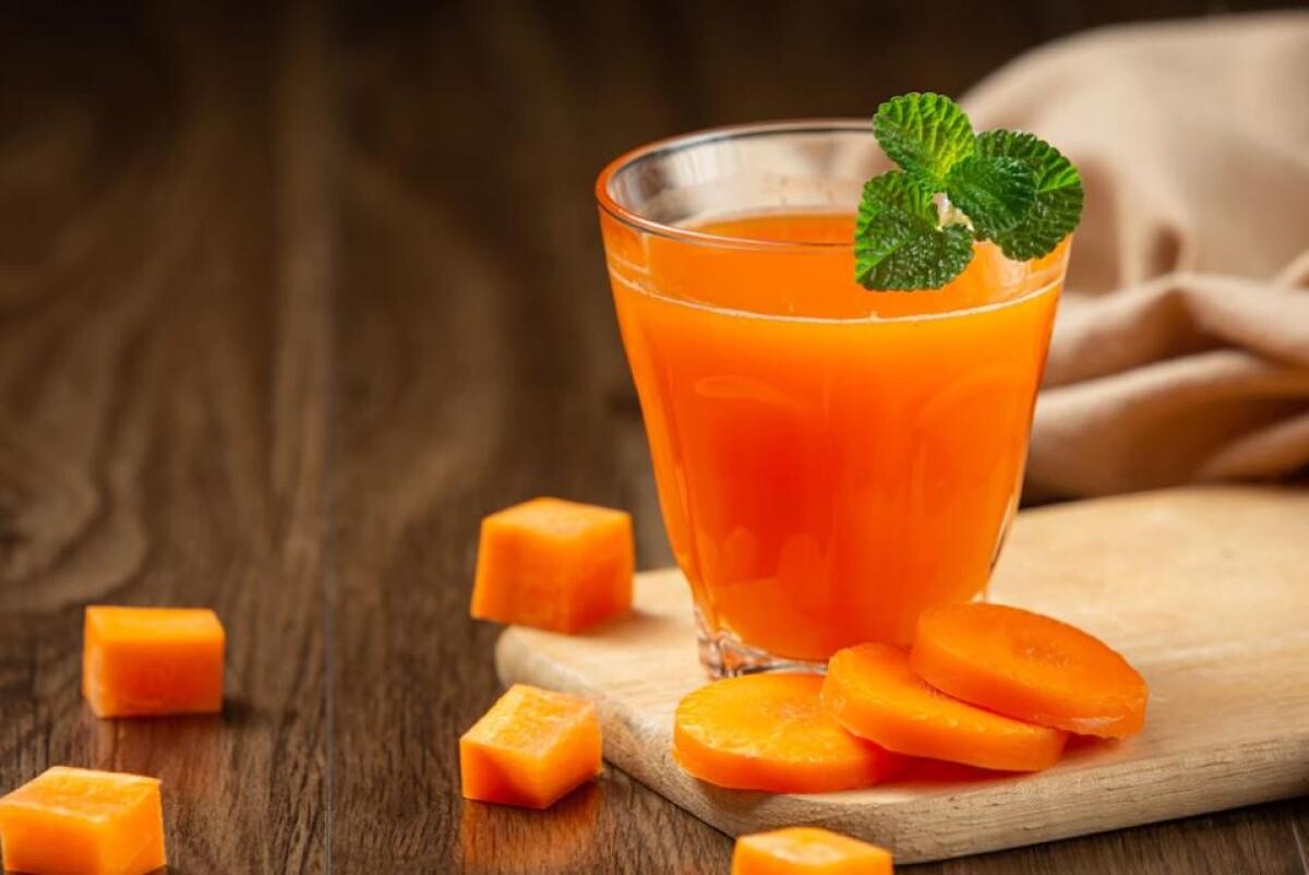 Beneficiile sucului de morcovi, opt motive pentru ca să-l adaugi în dietă zilnică. Sursa foto: freepik.com