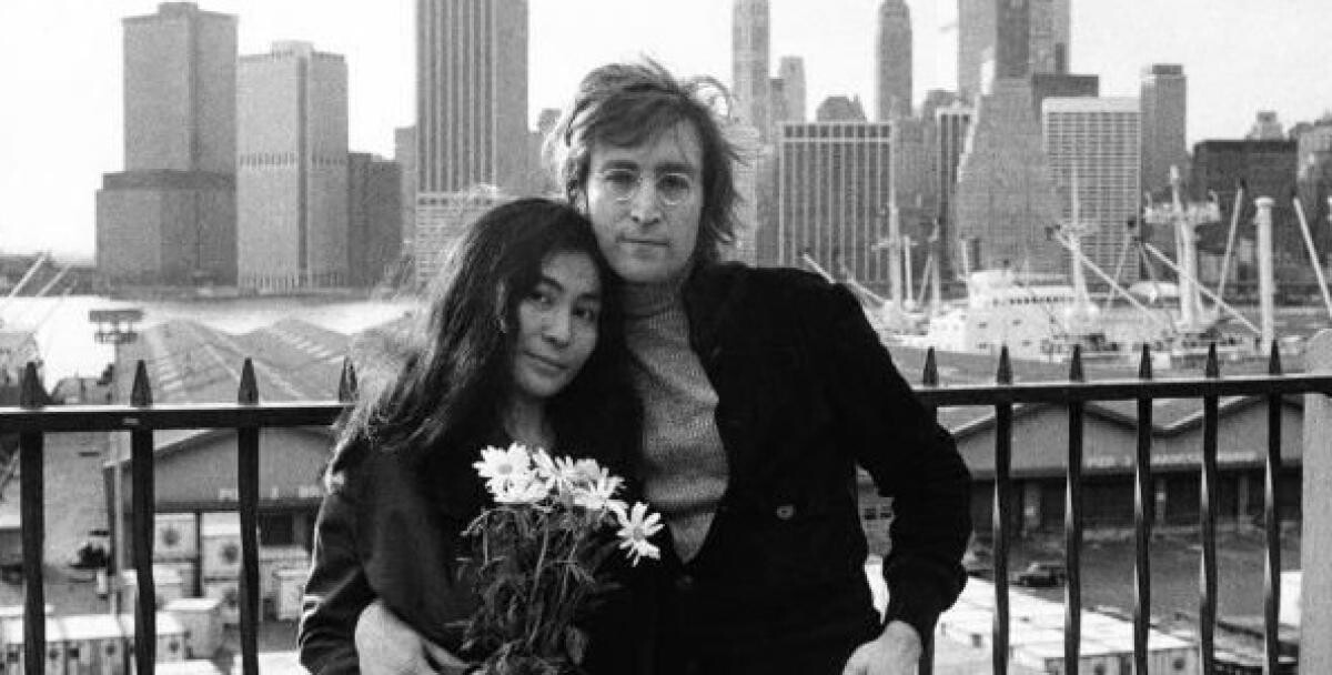 Soția criminalului care l-a omorât pe John Lennon: M-a pus chiar să-i ţin arma/Ştiam că Mark făcuse aşa ceva / FOTO: Facebook