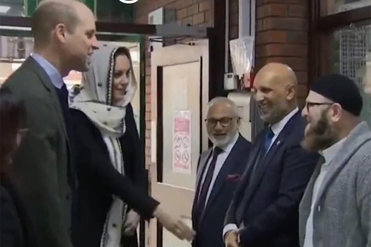 Prințesa de Wales a fost lăsată cu mâna întinsă de un imam / Foto: Captură video