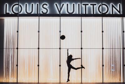 Louis Vuitton a pus în scenă un show jucăuş, în stil franţuzesc, la Muzeul Orsay din Paris / Photo by Red-heart Li