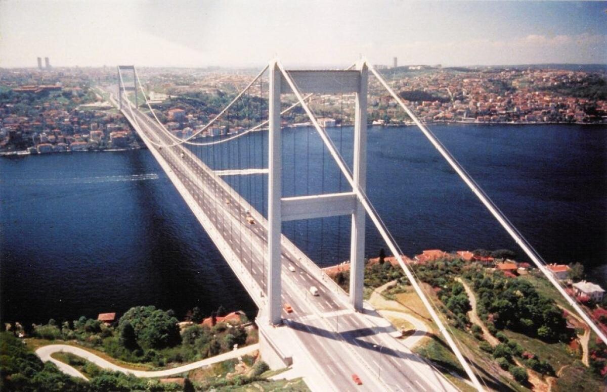Se dorește un pod peste strâmtoarea Messina