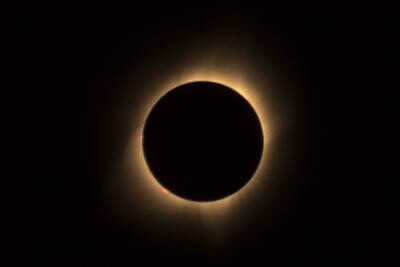 Ce se întâmplă în timpul unei eclipse solare/Photo by Drew Rae
