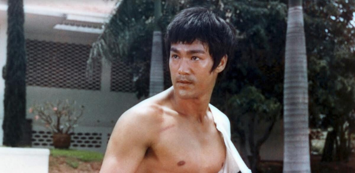 Fanii lui Bruce Lee s-au reunit la Hong Kong pentru a marca 50 de ani de la decesul actorului