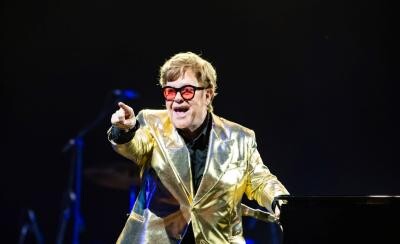 Elton John / FOTO: https://www.facebook.com/EltonJohn/photos?locale=ro_RO