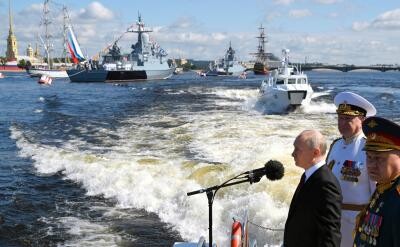 Vladimir Putin a sărbătorit Ziua Marinei din Rusia cu o paradă cu nave de război şi submarine nucleare / Foto: Kremlin.ru
