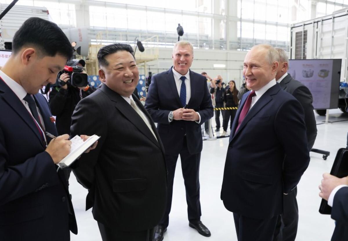 Putin și Kim, schimb de cadouri: Carabine și "Tovarășe"
