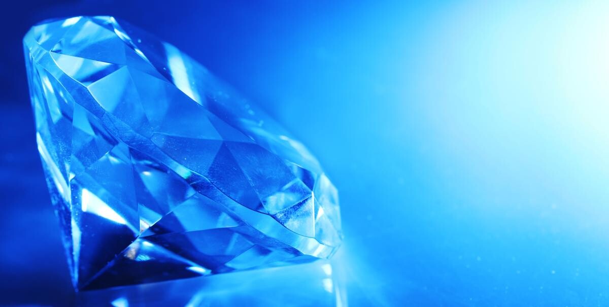 Un diamant albastru din clasa 'fancy vivid' ar putea fi vândut cu 50 de milioane de dolari la o licitaţie a casei Christie's/Freepik