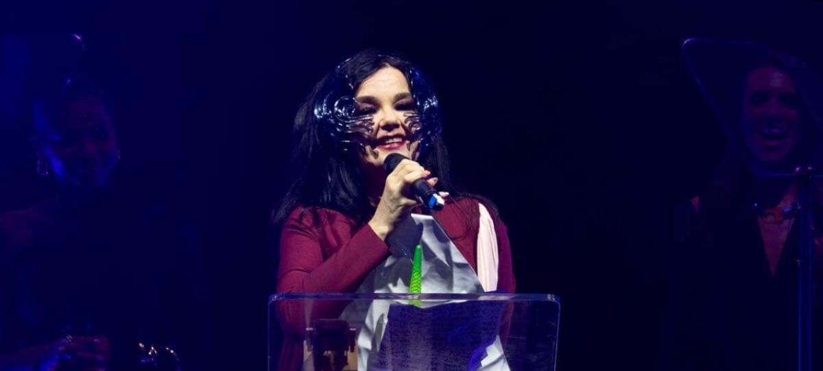 Azi o sărbătorim pe Björk! Cântăreața a împlinit 58 de ani/Facebook